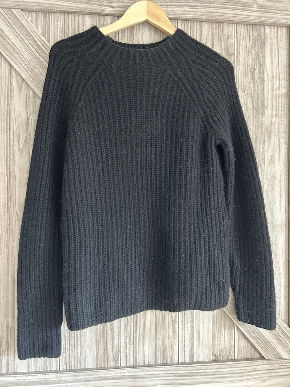 Lord and Taylor fisherman Cashmere rib knit sweater